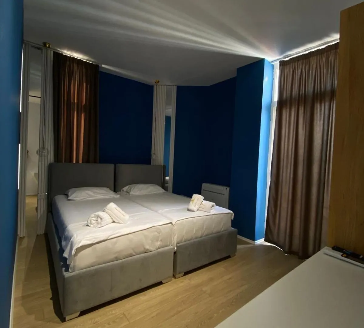 Capital Suites Center Tirana 5*,